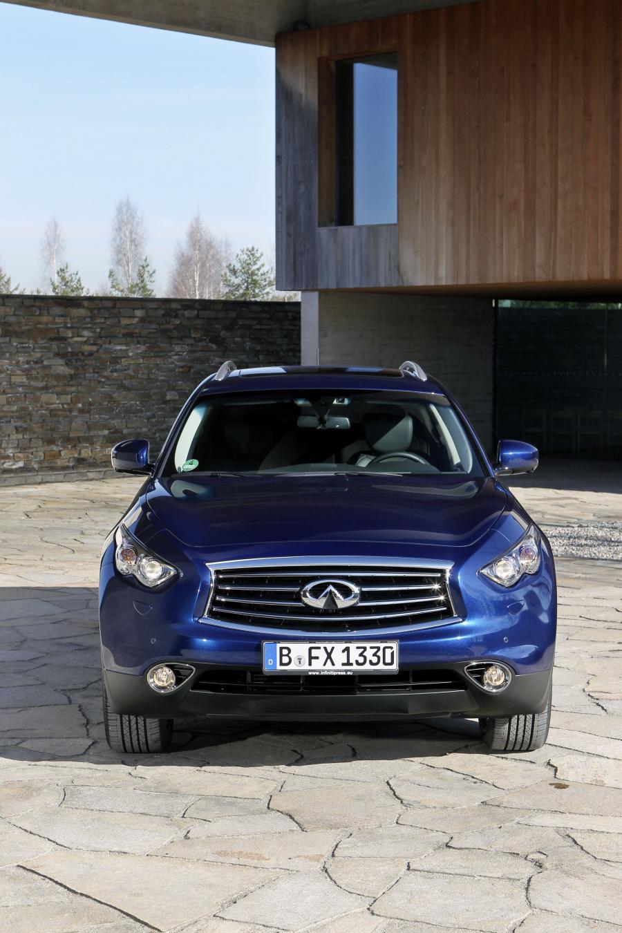  Infiniti FX30d GT Premium 2012 года  (фото 28 из 32)